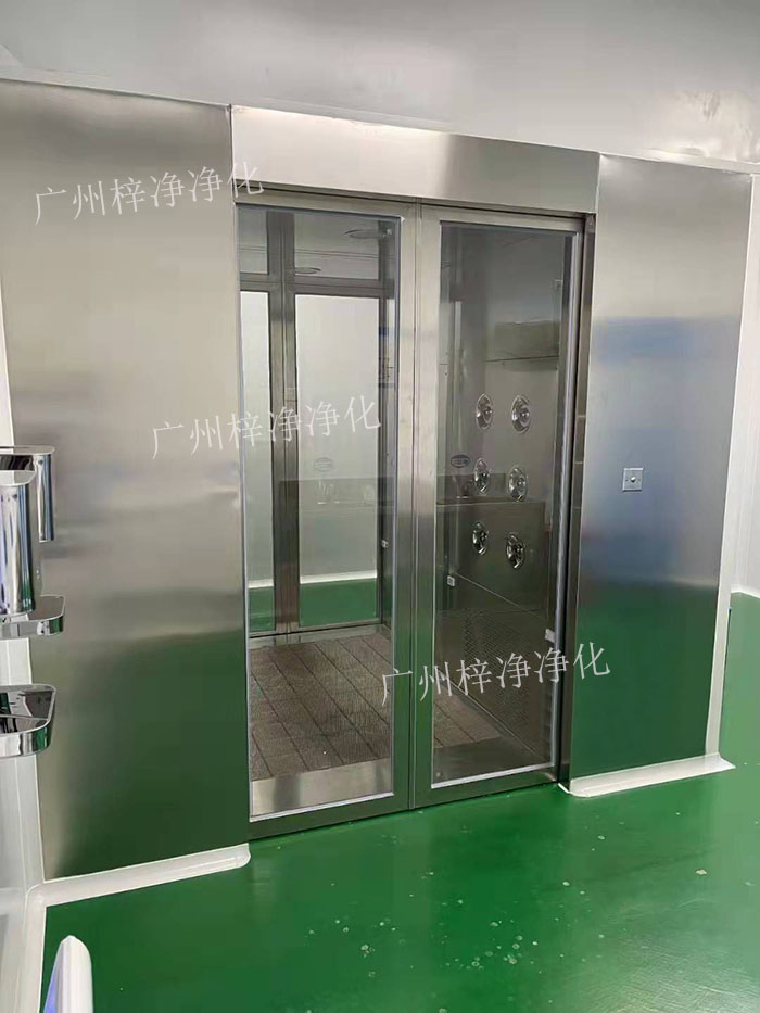 对于货淋室，则通常位于物料进入洁净室的位置